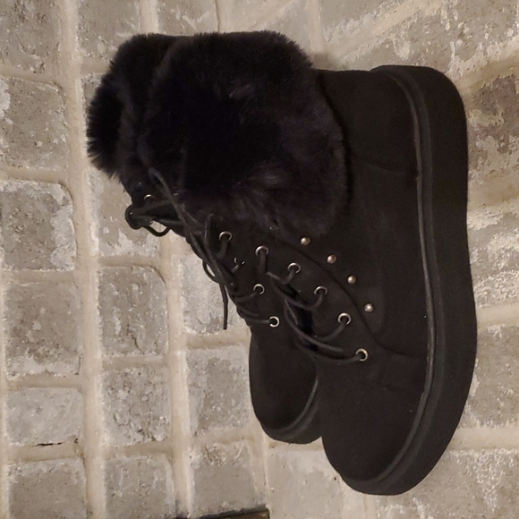 Camel Crown Boots Womens black size 7.5 faux fur - Picture 3 of 9